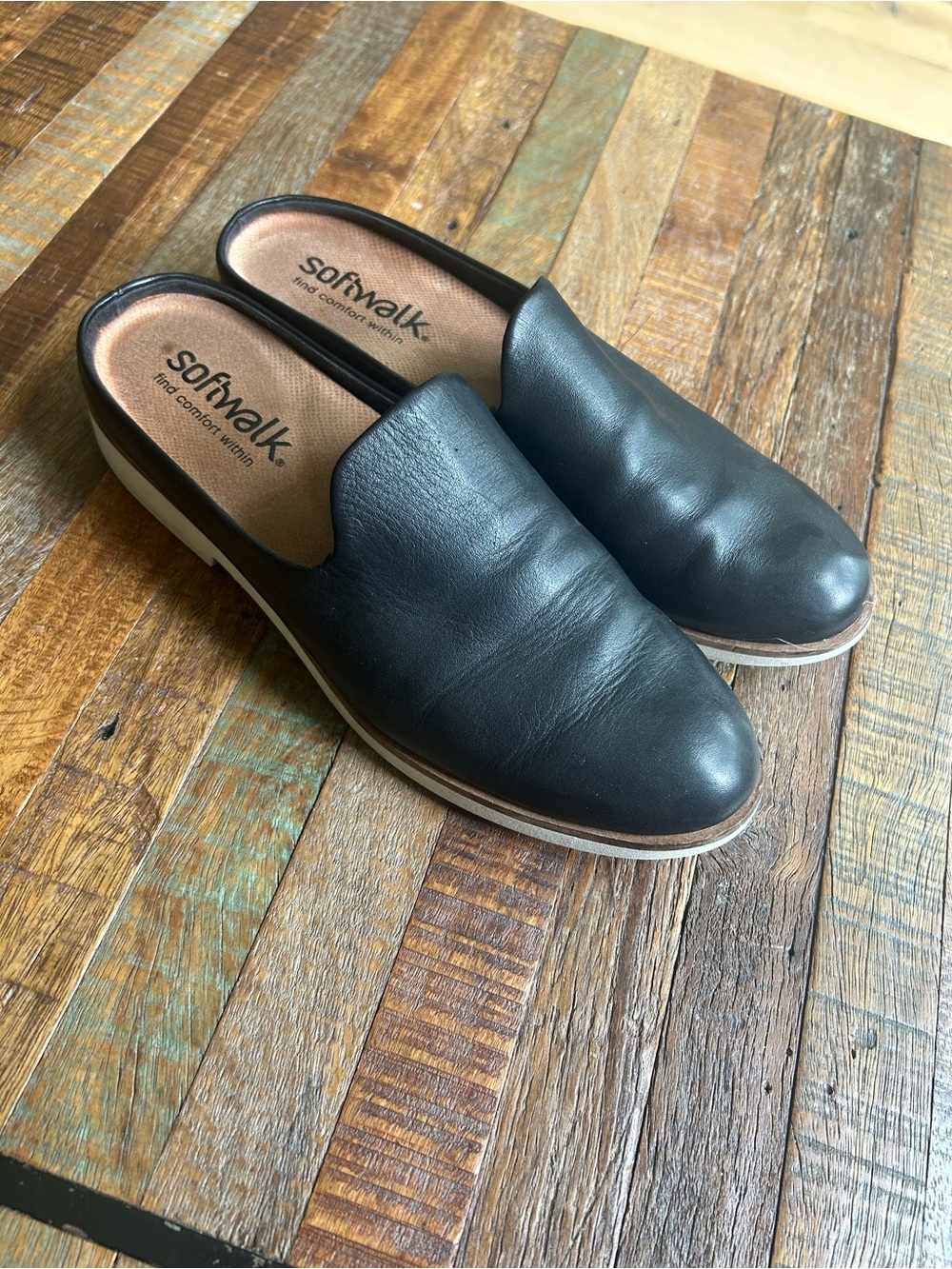 SoftWalk-Wolcott Mule. Black Premium Leather.
